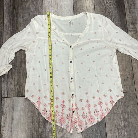 Mudd Long Sleeve Flowy White and Pink Button Down Collarless Blouse Large - Picture 8 of 9